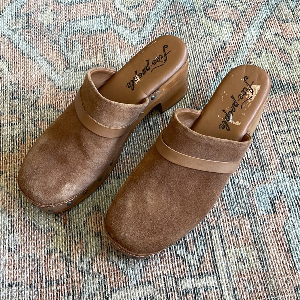 Free People Calabasas Clog in Brown Suede - Picture 5 of 8
